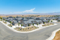 8918 Hills View Dr in Bakersfield, CA - Foto de edificio - Building Photo