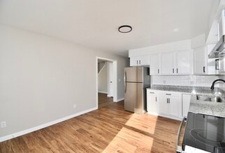 72 Center St in Holyoke, MA - Building Photo - Building Photo