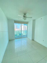 41 SE 5th St, Unit 2102 in Miami, FL - Building Photo - Building Photo