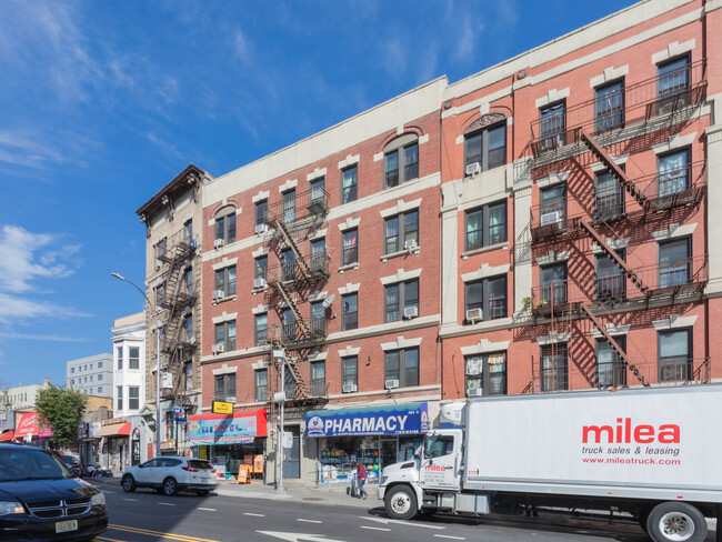 263 E Tremont Ave in Bronx, NY - Building Photo - Building Photo