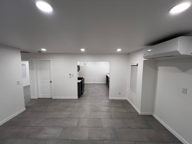 9717 Oak St in Bellflower, CA - Foto de edificio - Building Photo