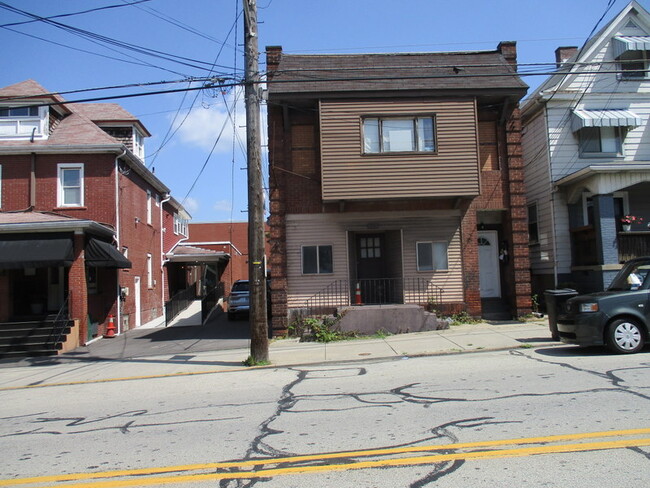 551 8th St, Unit #2B