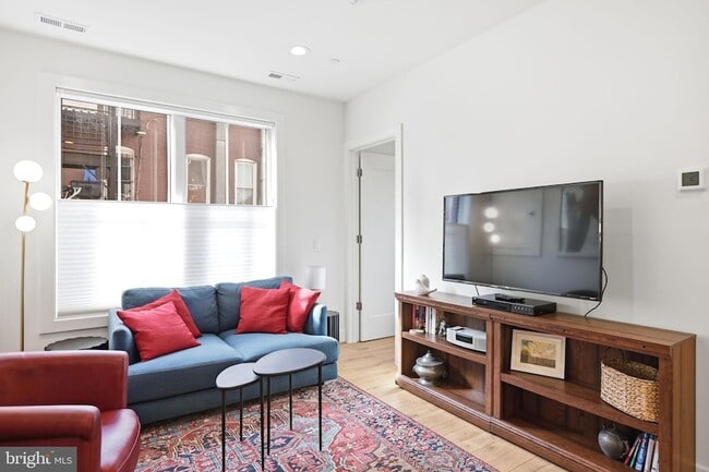 1775 Swann St NW, Unit 102 in Washington, DC - Foto de edificio - Building Photo