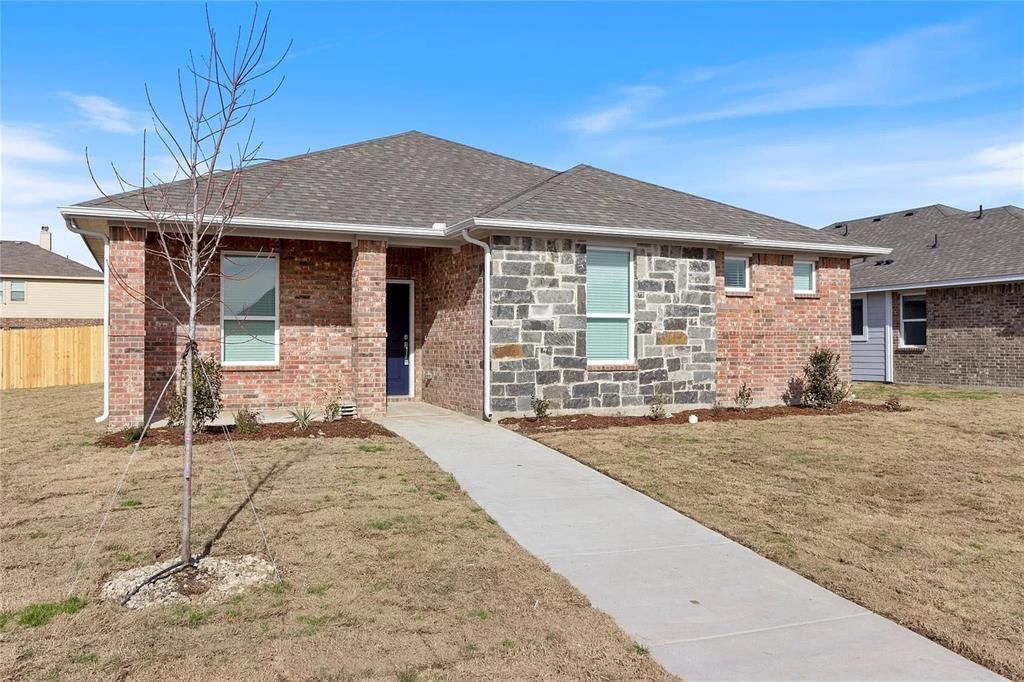 1403 Marvin Gardens in Lancaster, TX - Building Photo