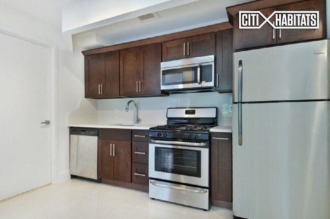 207 W 115th St-Unit -24 in New York, NY - Building Photo - Building Photo