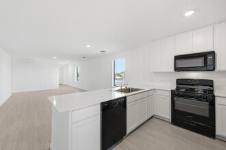 2040 Shady Oaks Dr in Ennis, TX - Building Photo - Building Photo