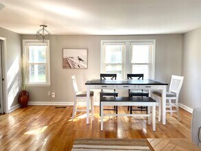 35 Cumberland St, Unit 2 in Brunswick, ME - Foto de edificio - Building Photo
