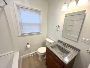 2215 Bird Dr in Erie, PA - Building Photo - Building Photo