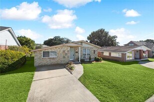 2809 N Turnbull Dr in Metairie, LA - Building Photo