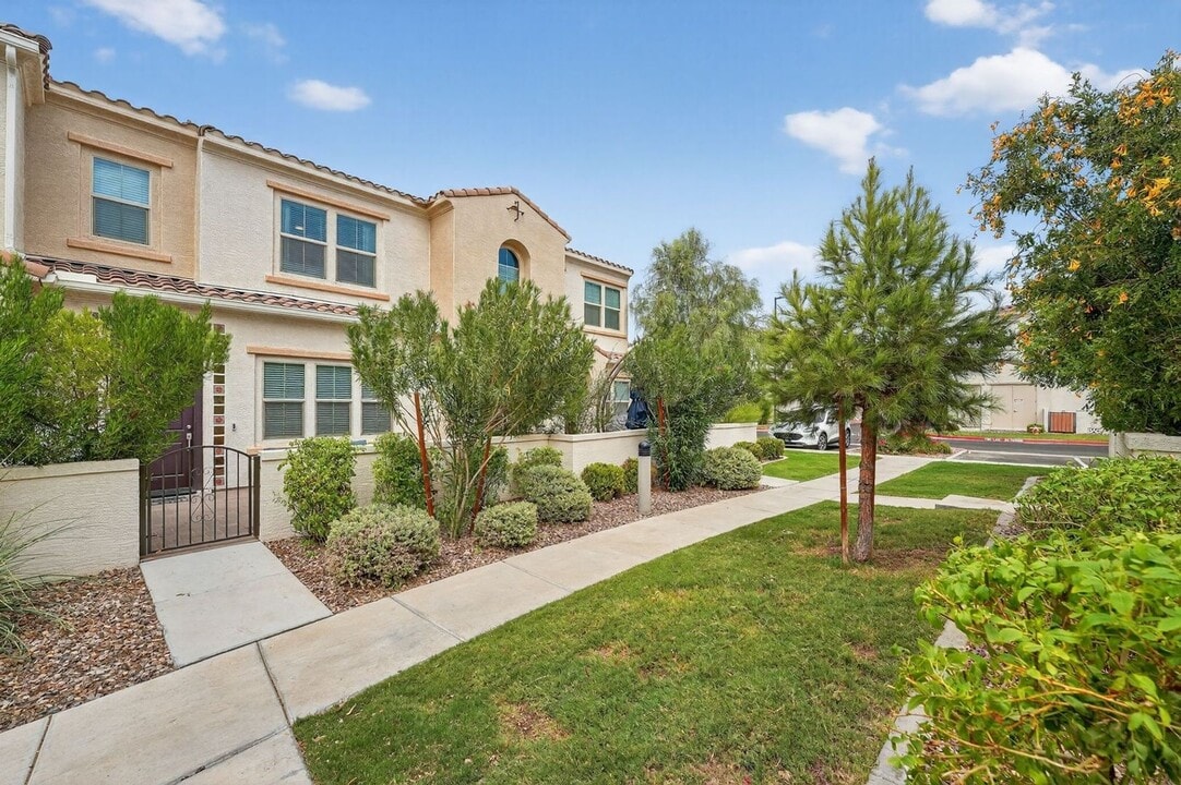 4077 S Sabrina Dr in Chandler, AZ - Building Photo