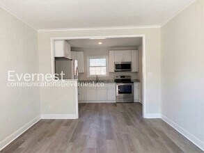 1210 E 36th St in Baltimore, MD - Foto de edificio - Building Photo