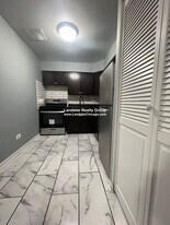 1523 W Morse Ave, Unit 1 in Chicago, IL - Building Photo