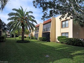 12501 McGregor Blvd, Unit Maple Gardens in Ft. Myers, FL - Building Photo