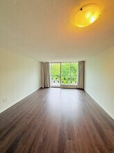Vista del Mar in North Vancouver, BC - Building Photo - Building Photo