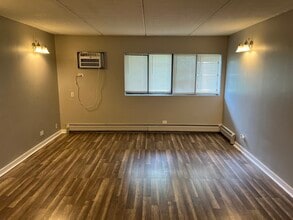 300 W Fullerton Ave in Addison, IL - Building Photo - Building Photo