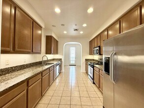 106 Paseo Bravo in Palm Desert, CA - Building Photo - Building Photo