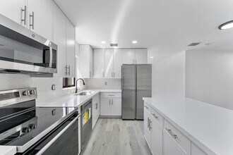 714 NW 1st Way in Deerfield Beach, FL - Building Photo - Building Photo