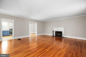 6122 Leedstown Rd in Colonial Beach, VA - Foto de edificio - Building Photo