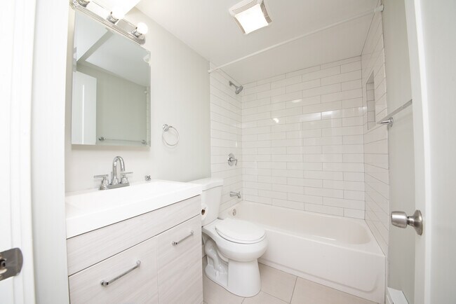 property at 1431 W Flournoy St