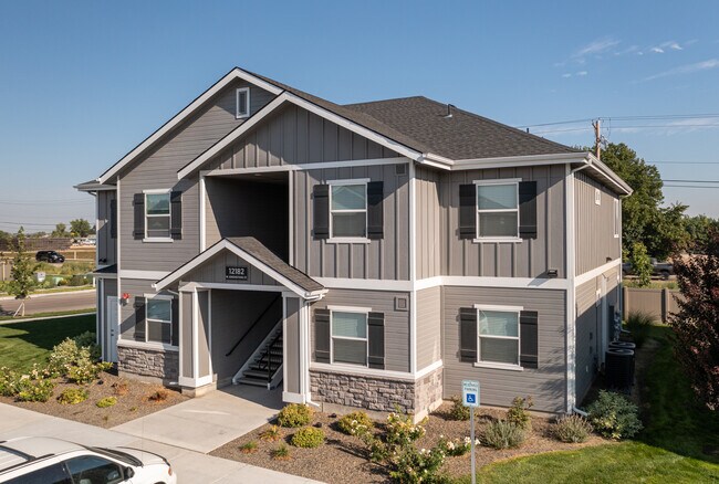 Brownstone Flats Apartments in Nampa, ID - Building Photo - Building Photo