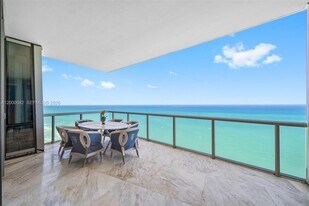 17121 Collins Ave in Sunny Isles Beach, FL - Building Photo
