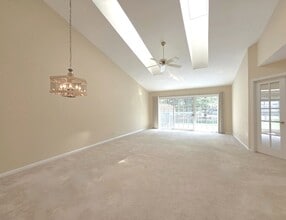 713 Alsace Ct in Buffalo Grove, IL - Foto de edificio - Building Photo