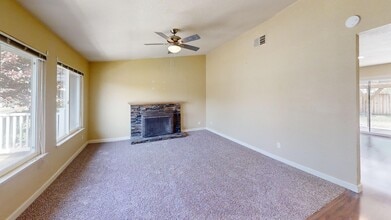 6556 Mossview Way in Citrus Heights, CA - Building Photo - Building Photo