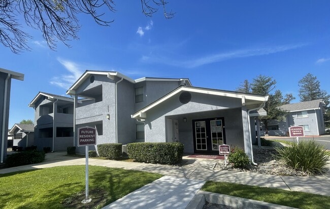 Olive Tree Apartments in Livingston, CA - Foto de edificio - Building Photo
