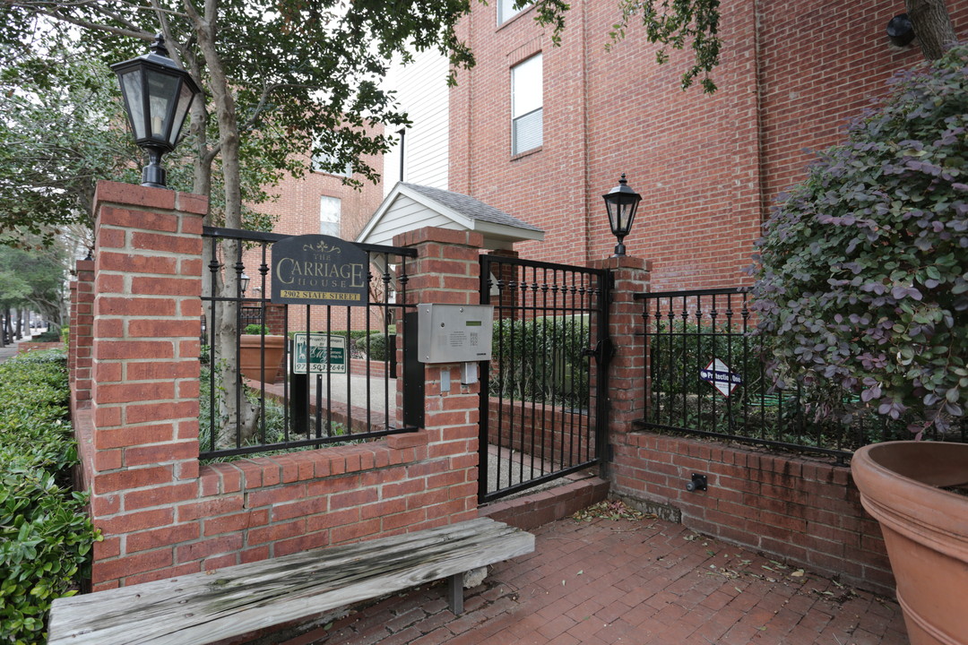 Carriage House in Dallas, TX - Building Photo