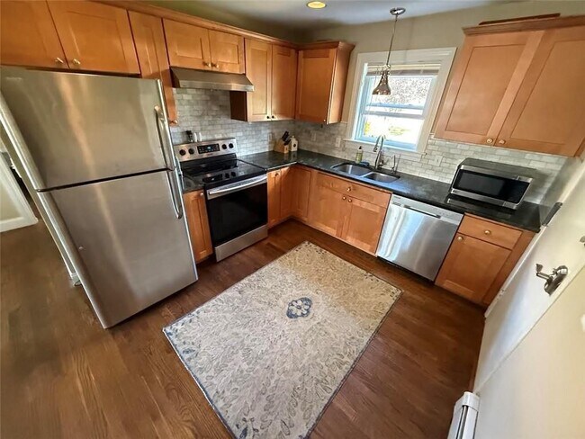 70 Carroll Ave in Newport, RI - Building Photo - Building Photo