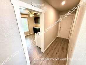 214 S San Dario Ave in San Antonio, TX - Building Photo - Building Photo