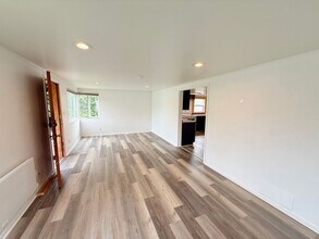 3239 39th Ave SW in Seattle, WA - Building Photo - Building Photo