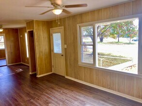 703 W Ollie St in Llano, TX - Building Photo - Building Photo