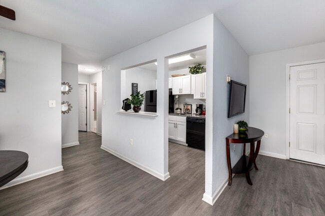North Hills Apartments in District Heights, MD - Foto de edificio - Building Photo