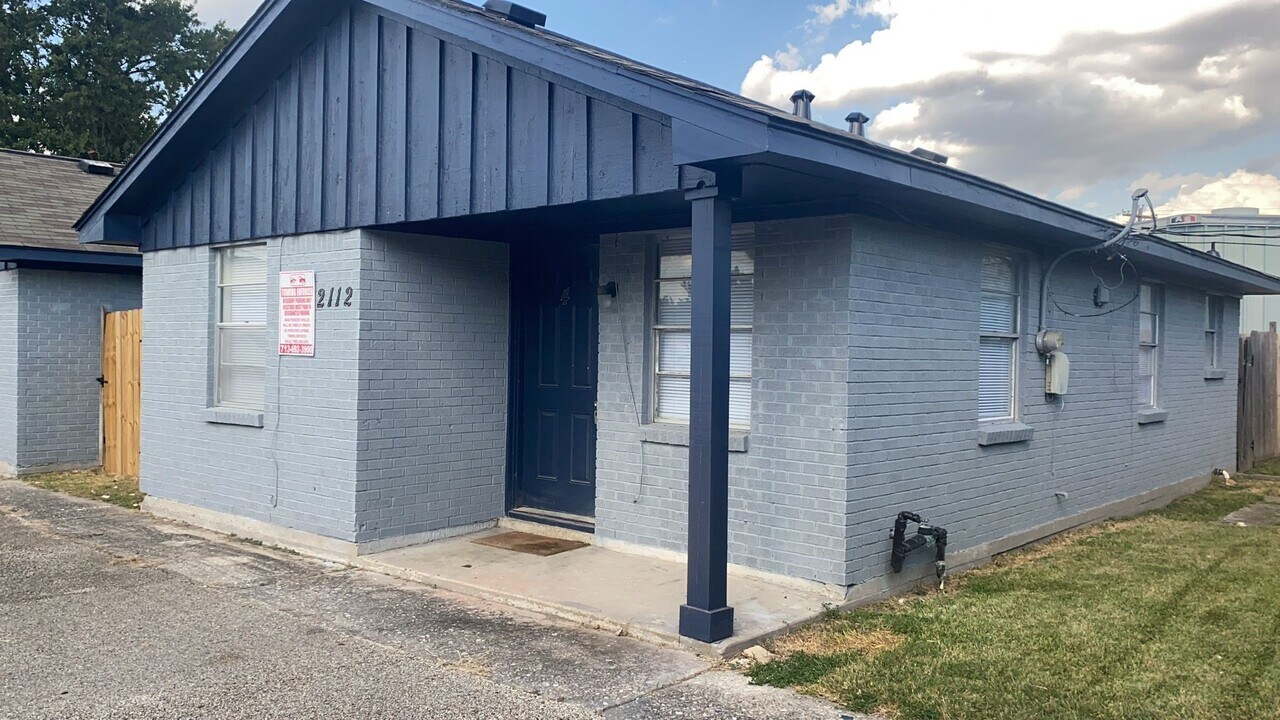 2112 Thonig Rd in Houston, TX - Foto de edificio