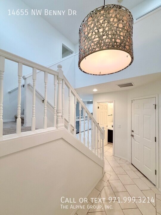 14655 NW Benny Dr in Portland, OR - Building Photo