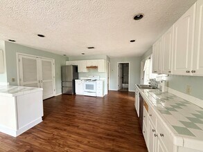 405 Tallahassee St in Carrabelle, FL - Building Photo - Building Photo