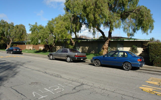 536 Walker Dr in Mountain View, CA - Foto de edificio - Building Photo