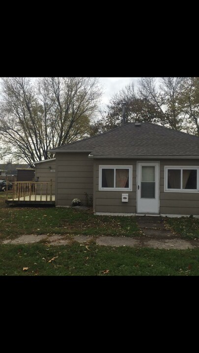 1509 15th Ave in Eldora, IA - Foto de edificio