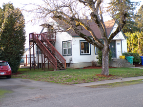 401 SE 94th Ave in Portland, OR - Building Photo - Building Photo