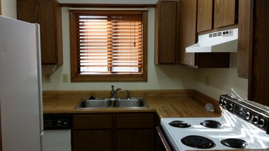 550 Courtwood Ln, Unit #2 in Hendersonville, NC - Building Photo - Building Photo