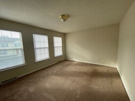 8 Blackberry Ct in Lynchburg, VA - Building Photo