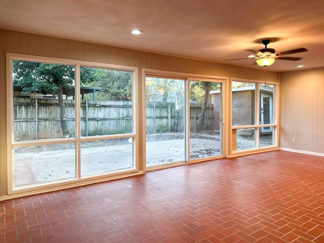 1505 Ronne Dr in Irving, TX - Building Photo