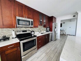 18031 Biscayne Blvd, Unit 1001 in Aventura, FL - Building Photo