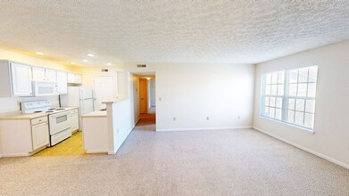 5566 Garden Ridge in Columbus, OH - Building Photo - Building Photo
