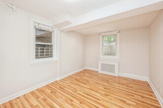 124 Van Cortlandt Ave W in Bronx, NY - Building Photo - Building Photo