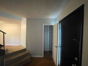 3747 Donovan Dr, Unit C in Tallahassee, FL - Building Photo - Building Photo