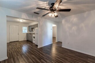 1118 Tuskegee St in Leesburg, FL - Building Photo - Building Photo