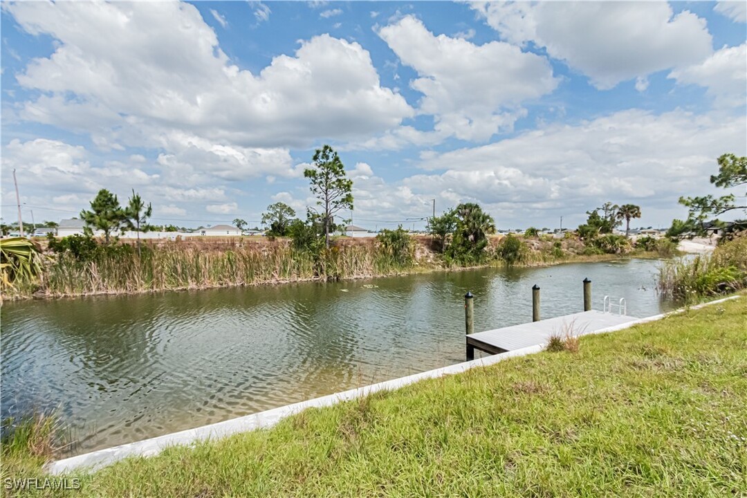 4323 NE 11th Ave in Cape Coral, FL - Building Photo