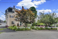 79 Rockland St, Unit 1 in Swampscott, MA - Foto de edificio - Building Photo